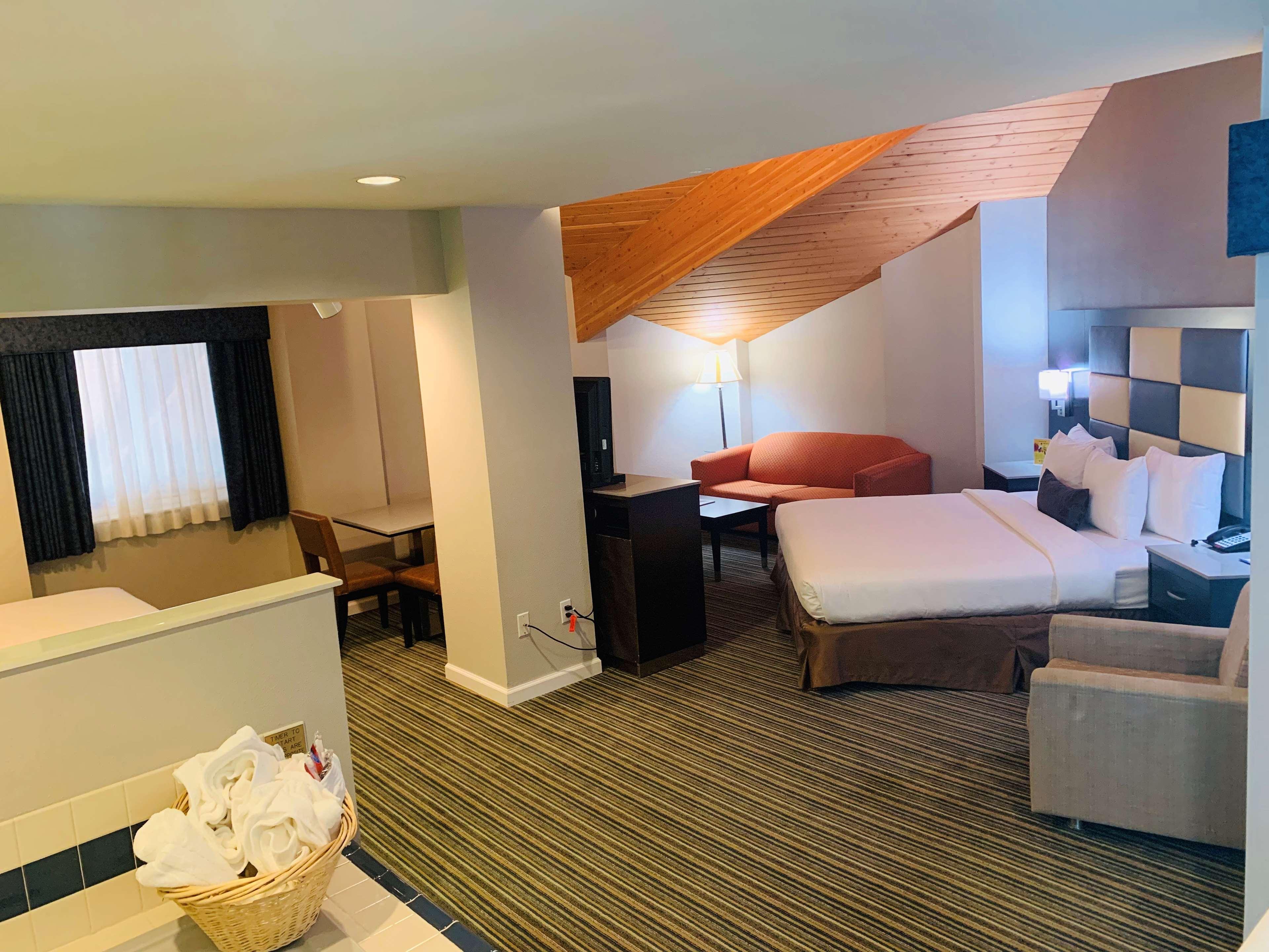 Surestay Plus Hotel By Best Western Redding Værelse billede