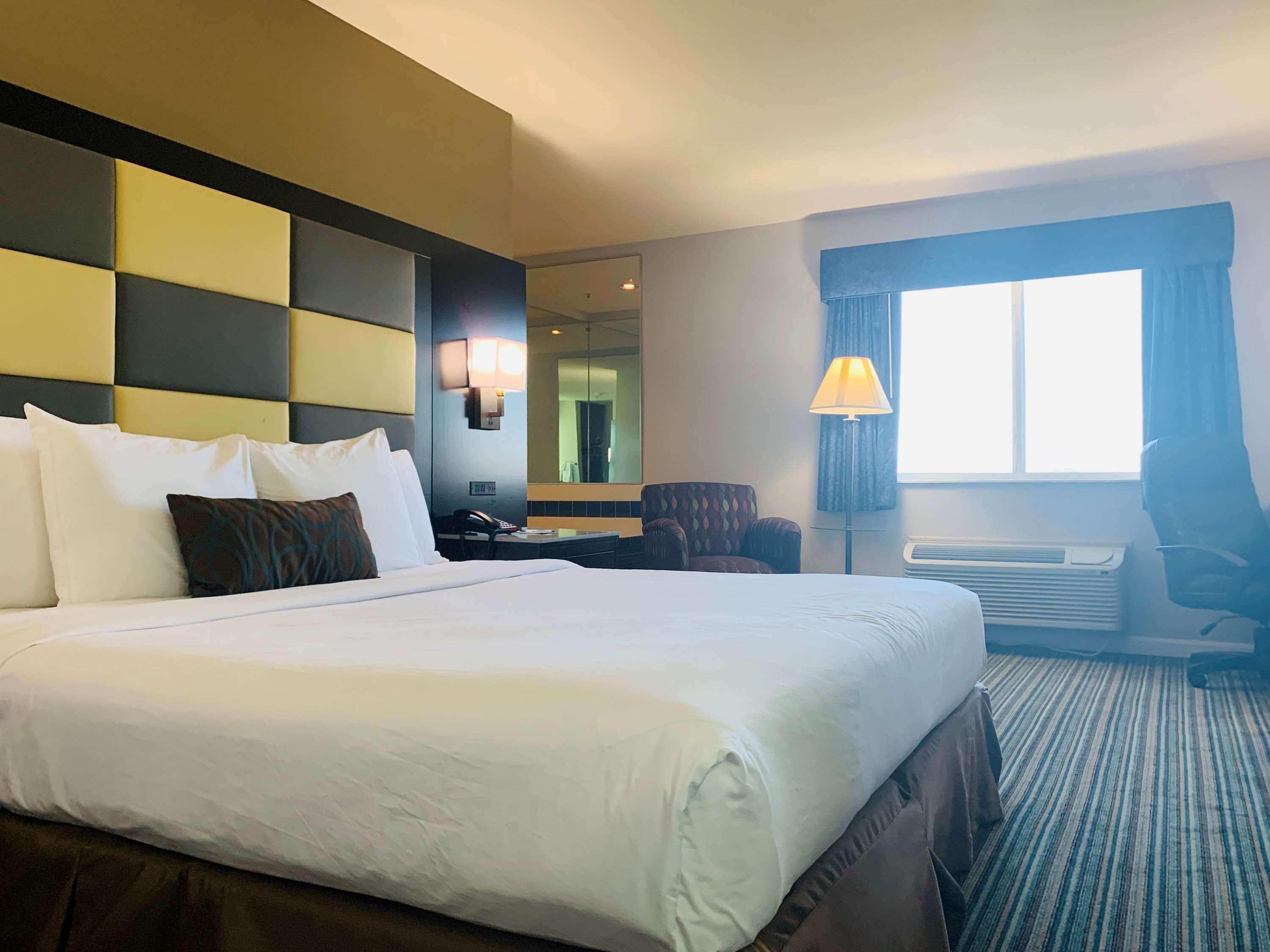 Surestay Plus Hotel By Best Western Redding Værelse billede